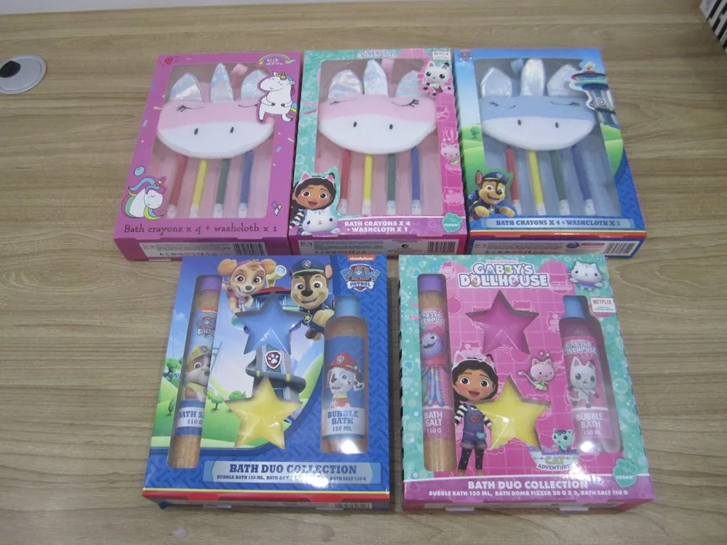 Inspekcja przed wysyłką: Kredki do kąpieli + ściereczka + zestaw kąpielowy — Gabby's Dollhouse, Paw Patrol, Little Unicorn — 167 000 szt. | Wrzesień 2024 | PASS